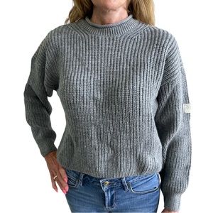 Crew neck gray cable knit long sleeve sweater size small NWT